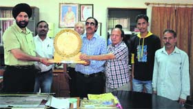 Members of the District Rifle Club present a memento to Bikram Singh, General Manager, Chamera-II, at Chamba.