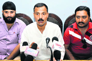 Balwant Singh Mankotia, J&K National Panthers Party leader, addresses mediapersons in Jammu on Tuesday.