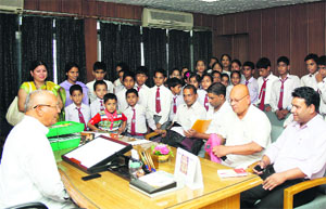 Students meet Uttarakhand Assembly Speaker Govind Singh Kunjwal at the state Assembly in Dehradun on Monday