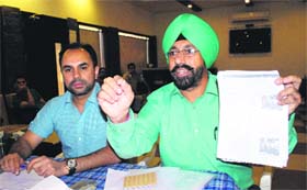 Congress leader Raj Kanwal Preet Pal Singh Lucky (right) and district Youth Congress president Vikas Soni address mediapersons in Amritsar on Wednesday