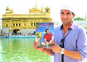 Chef Vikas Khanna pays obeisance at the Golden Temple in Amritsar