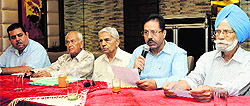 Balbir Singh Senior (in turban) and IPS Chander Shekhar (second from right) at a press conference in Chandigarh