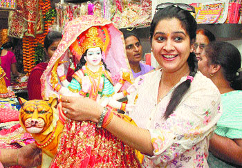 A woman with an idol of Goddess Durga on the eve of Navratras in Jalandhar on Wednesday. Photo: Sarabjit Singh