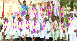 Farmers protest in front of the Deputy Commissioners office in Fazilka. 