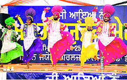 Students perform bhangra