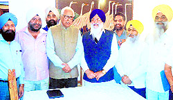 SGPC delegation meets J&K Governor NN Vohra (fourth from right) in Srinagar