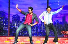 Fun & frolic: Ayushmann Khurrana(L) shakes a leg at Zee Cinestars Ki Khoj