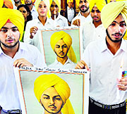 A candlelight march was held on the eve of Bhagat Singhs 107th birth anniversary near Patiala on Saturday