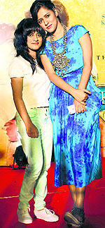 Jasleen with (R) Sneha Khalwalkar