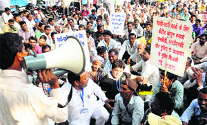 Rehri vendors protest outside the MC office at Sector 17, Chandigarh, on Monday