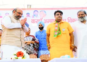 Amit Shah greets supporters at a rally in favour of Ambala City candidate Aseem Goyal (second from right) on Monday as MLA Anil Vij (extreme right) looks on