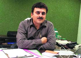 Ajeet Kumar, General Manager, BSNL, addresses a press conference in Hamirpur on Monday