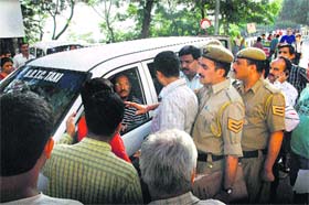 Cops intervene after a clash between tourists and locals for seats in an HRTC taxi in Shimla