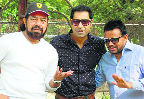(L-R) BN Sharma, Binnu Dhillon and Karamjit Anmol