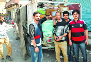 Four Kashmiri doctors  Dr Aamir, Dr Qayoom, Dr Faizan Kamili and Dr Sadaf Ali  working in Delhi help flood-affected residents in Srinagar.
