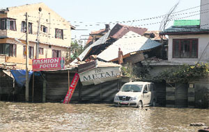 A view of a locality in Jawahar Nagar area of Srinagar that is still under two feet of water.