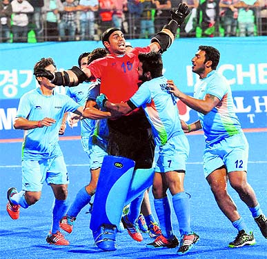 Goalkeeper Sreejesh celebrate with teammates after helping India win a shoot-out against Pakistan in the hockey final in Incheon, on Thursday. India won 4-2. 