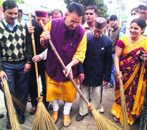 Ganesh Joshi, MLA, Mussoorie, cleans the Jhoola Ghar area in Mussoorie on Thursday. 