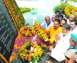 Chief Minister Harish Rawat pays homage to the Rampur Tiraha martyrs in Muzaffarnagar district of Uttar Pradesh on Thursday.