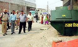 MC Commissioner Pardeep Sabharwal (first from right) and other officials visit the Golden Temple area during Swachh Bharat Abhiyan in Amritsar on Friday