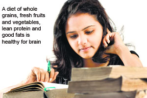 A diet of whole grains, fresh fruits and vegetables, lean protein and good fats is healthy for brain