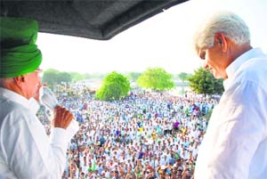 INLD supremo OP Chautala addresses a gathering at Kithana village of the Kalayat Assembly segment in Kaithal. To his right is Kalayat candidate Ram Pal Majra