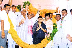 Rabri Devi along with other leaders on dais during rally at Dhaaruhera town in Rewari.