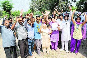Ramesh Rani along with residents of Hans Nagar hold protest in Bathinda on Monday. 