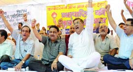 Traders raise slogans during a demonstration at Jantar Mantar in New Delhi on Tuesday.