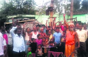 Residents of Rajiv Gandhi Colony protest against the PSPCL in Ludhiana.
