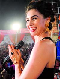 Lauren Gottlieb at a Navratri function