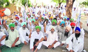 Members of the BKU (EKTA), Sidhupur, protest in Bathinda on Wednesday