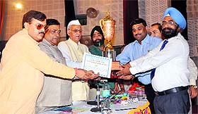 Labour Minister Harish Chander Durgapal gives away prizes to the winners of the kisan mela at Pantnagar Agriculture University at Pantnagar on Wednesday.
