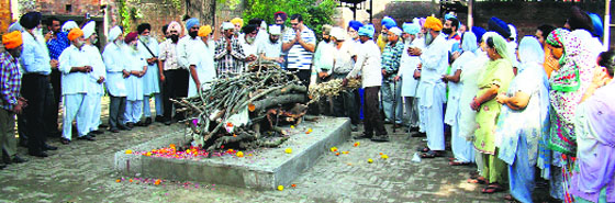 Capt Gurdial Singh, who was associated with the Indian National Army, was cremated with state honours in Amritsar on Thursday. Capt Gurdial Singh contributed towards liberating the nation under the leadership of Netaji Subhas Chandra Bose. A Tribune photograph
