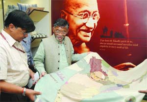 Minister of State for Textiles Santosh Kumar Gangwar along with Textiles Secretary S.K. Panda unveils the plaque to inaugurate the Handloom Marketing Complex in New Delhi on Thursday.