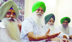 BKU president Ajmer Singh Lakhowal (second from left) addresses mediapersons in Ludhiana on Friday. Photo: Inderjeet Verma