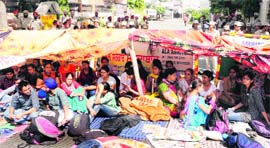 Students of Chintpurni Medical College sit on dharna near the residence of Education Minister Anil Joshi.