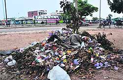 A heap of garbage lies in front of the ISBT-43 a day after the Swachh Bharat Abhiyan was launched in the city