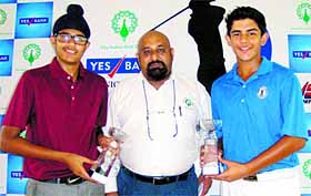 Golfers Karandeep Kochar (left) and Aadil Bedi (right) with IGUs Paramjit Singh in Chandigarh. 