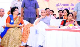 (From left) BJP candidate Dr Vandana Sharma along with Union Home Minister Rajnath Singh and Union External Affairs Minister Sushma Swaraj in Safidon on Monday.
