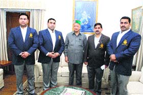 Chief Minister Virbhadra Singh with participants of the World Powerlifting Championship, to be held in the US from October 17-19, in New Delhi on Wednesday