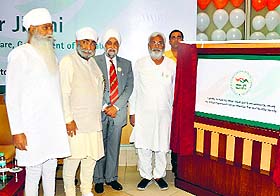 Surjit Kumar Jiyani, Minister of Health and Family Welfare (fourth from left) launches the Swachh Haath Swasth Bharat campaign in Ludhiana. 