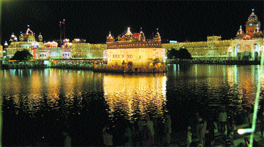 A spectacular view of an illuminated Golden Temple in Amritsar.