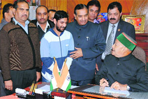 A deputation led by Kuldeep Kumar, Chairman, HP State Finance Commission, calls on Chief Minister Virbhadra Singh in Shimla on Friday