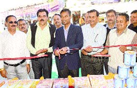 DC Sandeep Kadam inaugurates a Milkfed outlet in Mandi on Saturday