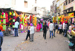 IDH Market in Amritsar witnesses a spurt in footfall ahead of Diwali, but has no fire-fighting provision to tackle any mishap