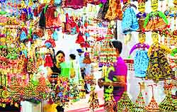 Visitors to the CII Chandigarh Fair-2014 at the Parade Ground in Sector 17, Chandigarh