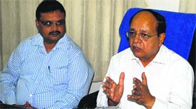 Mayor Bakshi Ram Arora (right) along with MC Commissioner Pardeep Sabarwal addresses mediapersons in Amritsar on Monday.