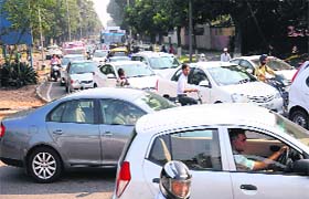 Sector 19/20 roundabout at 2.10 pm
