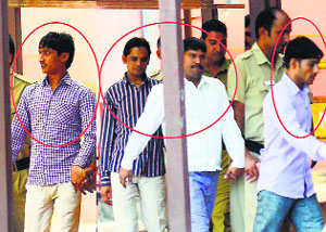 Convicts of the Dhaula Kuan gangrape at a court.